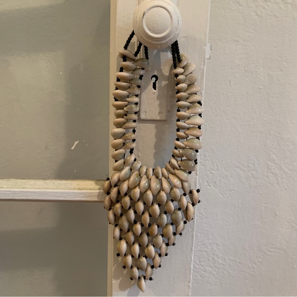 Artisanal one of a kind shell statement necklace - Picture 7 of 12